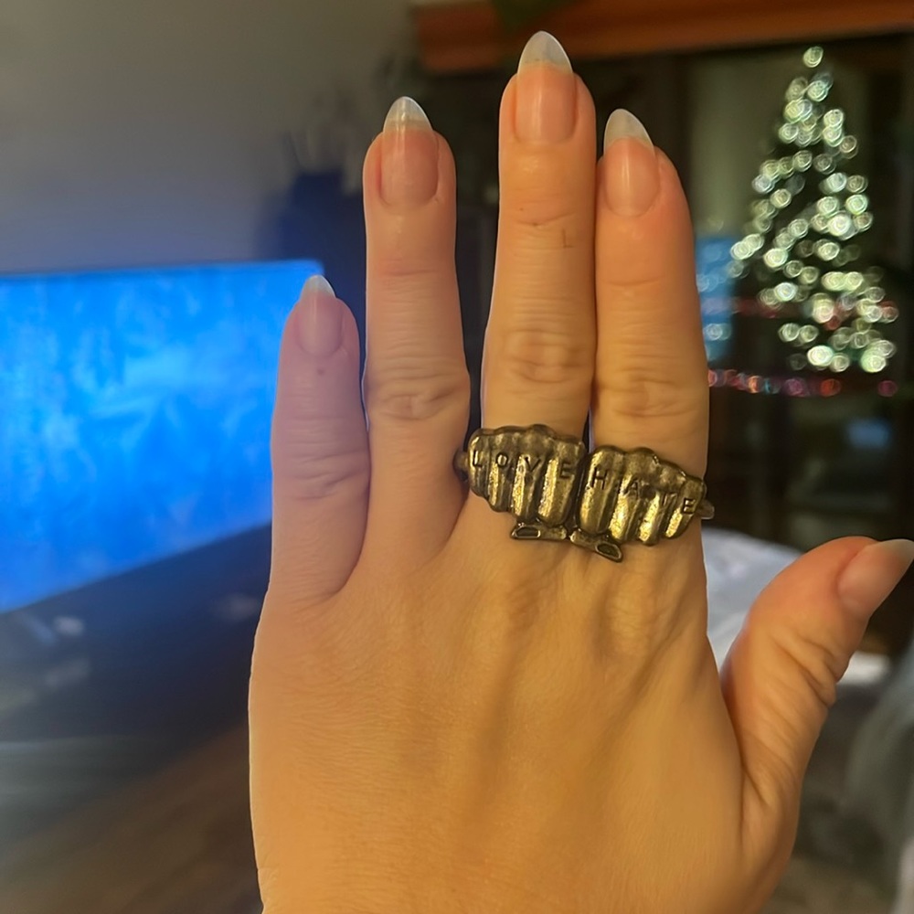 Love hate ring - size 8/7